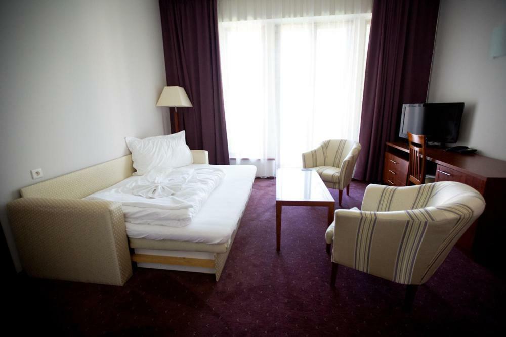 Hotel Park Avenue **** Piest'any Extérieur photo
